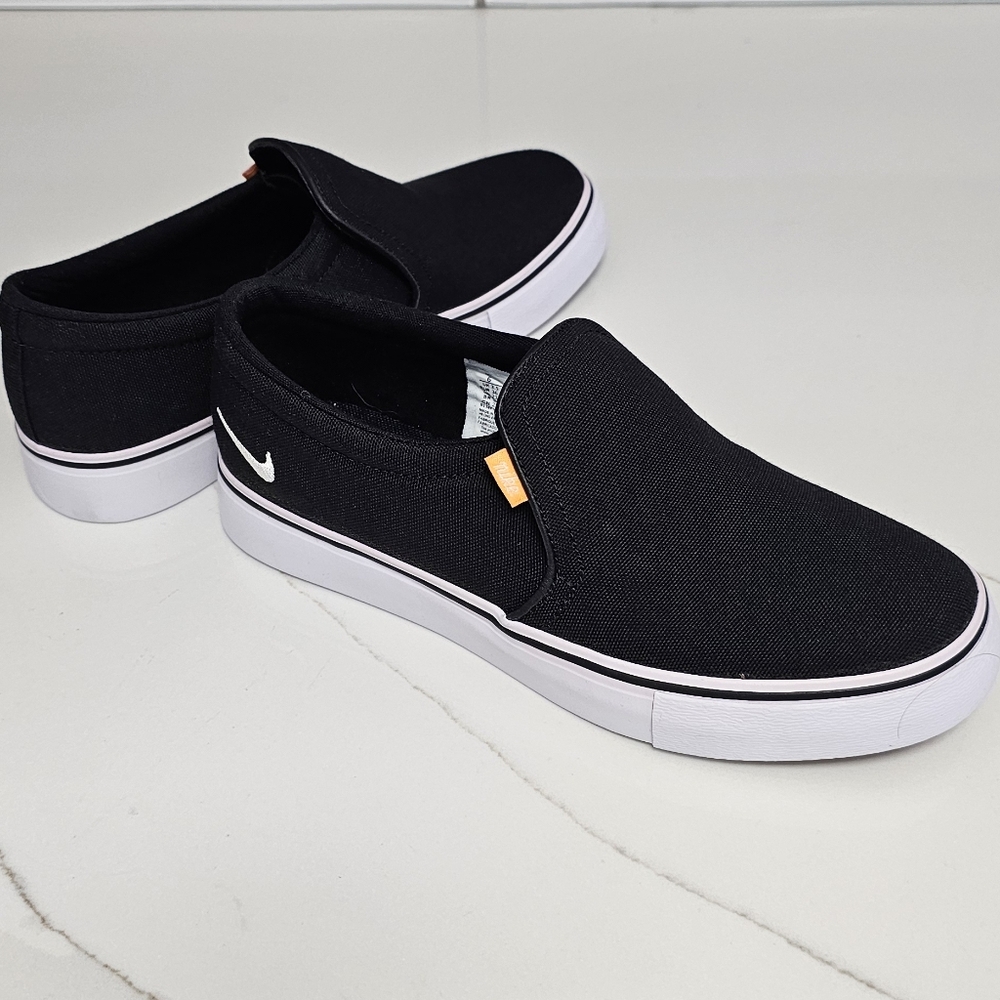 Black Nike Slip-On Sneakers 6M NEW